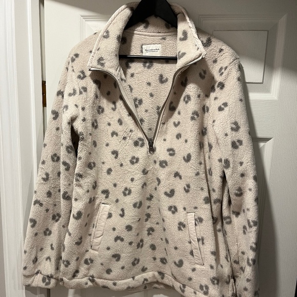 Abercrombie Leopard Fleece Sherpa Quarter Zip - Picture 1 of 6